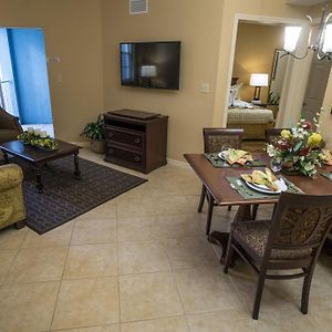 Luxury One-Bedroom Queen Suite